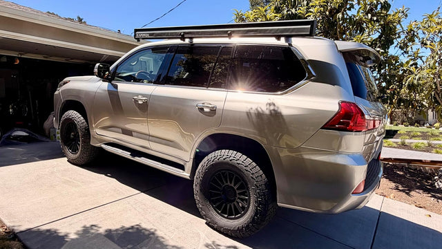 Roof bars fitted on a Lexus LX570, customer photo